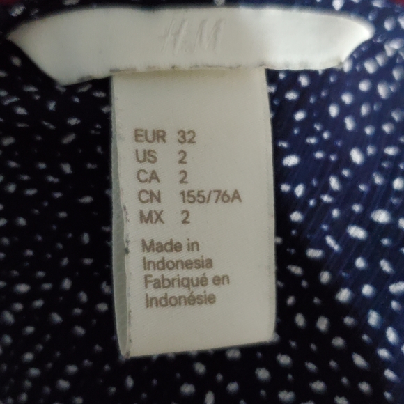 H&M Navy Ruffle Detail Sheer Blouse with White Dots Half Sleeve Women's Size 2 - Picture 5 of 6